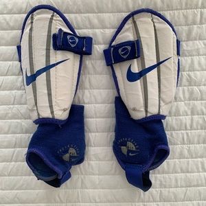 Nike Shin Guards Protective Fit Sports Soccer Logo White Blue Youth Size M